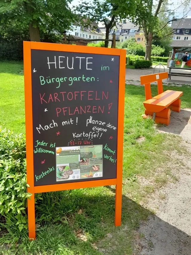Tafel im Bürgergarten: „Heute Kartoffeln pflanzen – jeder ist willkommen“