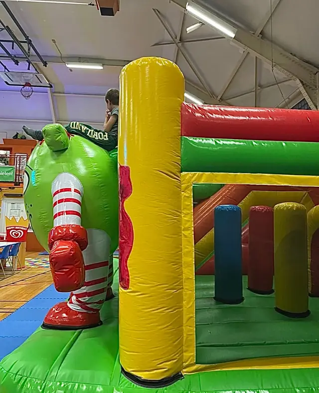 Hüpfburg bei der Abschlussveranstaltung in der Zappelarena
